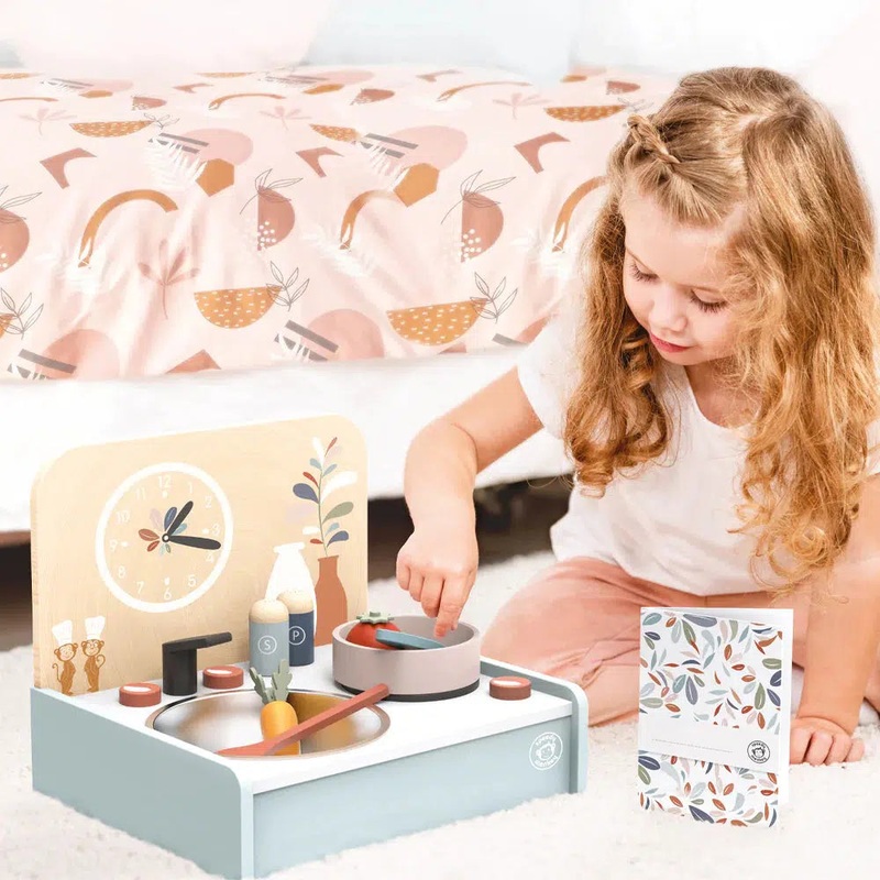 Speedy Monkey – Wooden Table Kitchen